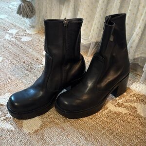 Harley-Davidson Black Heeled Boots with Side Zipper